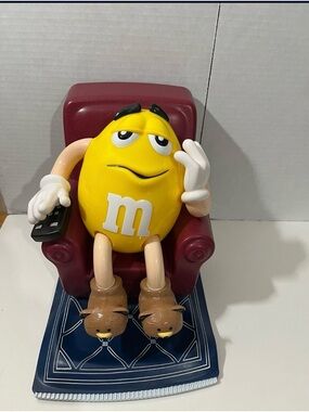 M&M'S Yellow Character Figurine Seated with Remote